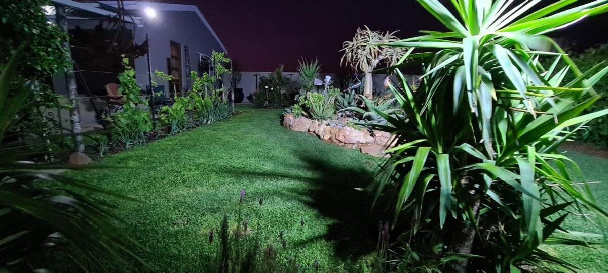 Mountain View Guesthouse Vanrhynsdorp Екстер'єр фото