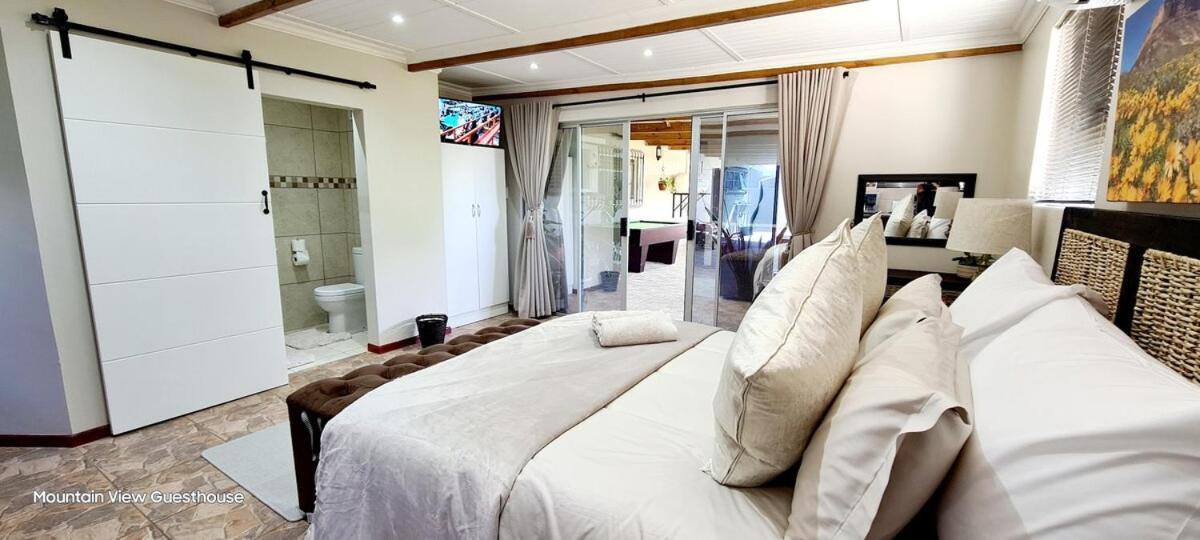 Mountain View Guesthouse Vanrhynsdorp Екстер'єр фото
